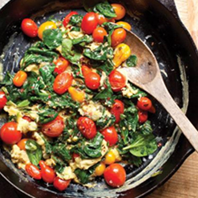 Garlicky Spinach, Tomato and Egg Scramble